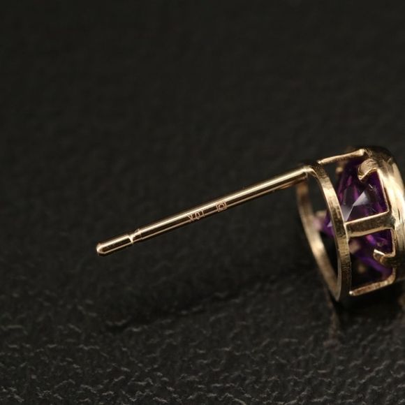 10k Yellow Gold 💜 Amethyst Heart Stud Earrings - Picture 5 of 5